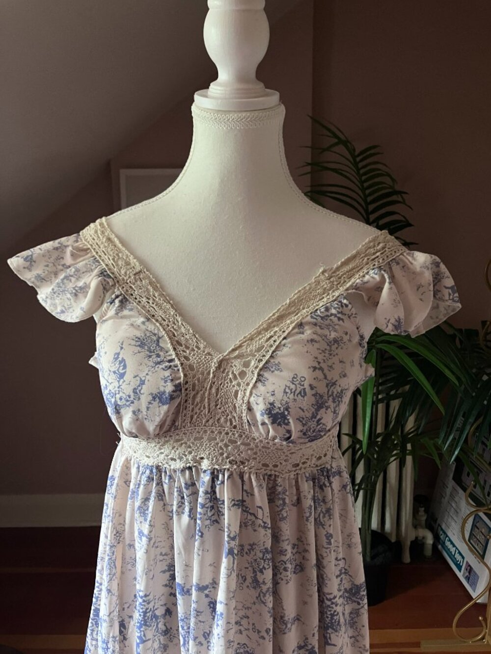 White & blue chinoiserie empire waist long dress cottagecore lace trim - Picture 2 of 9